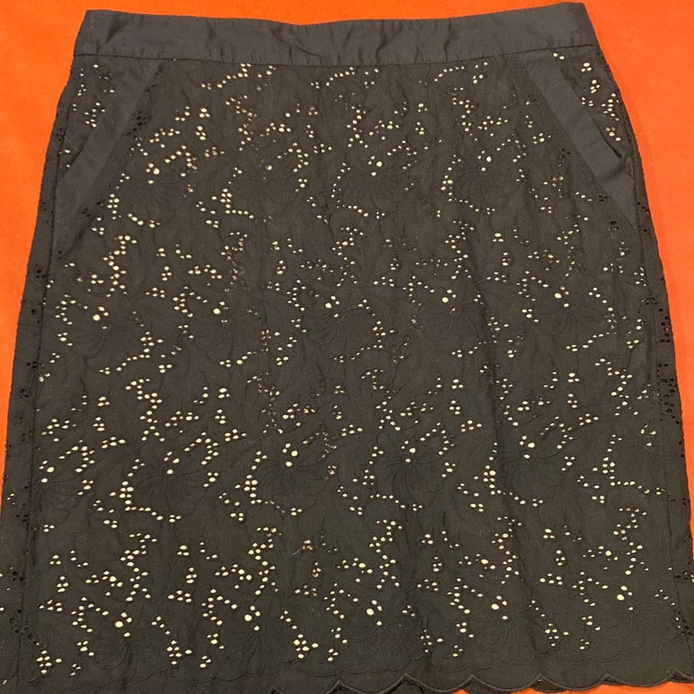 LOFT eyelet black and tan beautiful skirt perfect for casual wear size 12